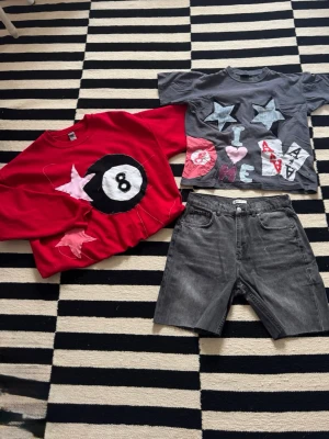 Hela outfiten - Allt går också att köpa separat. Skorts storlek 40, T-shirt S, tröja XL. 