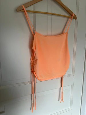 Tunn topp från Nelly - Orange topp i bikinimaterial