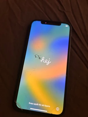 iPhone 12 - Säljer min iPhone 12 79% kontant helst annars står köpare för frakt mötes helst upp inom Ystad/Tomelilla/Skurup sprickfri utom skärmskyddet