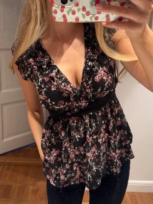 Blus - Säljer denna så fina blus🤩☀️💖