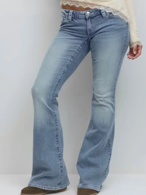 Gina jeans - Lågmidjade jeans från gina tricot i storlek s tall, säljer eftersom de är för långa på mig, de är använda några få gånger men i jättebra skick, modellen heter dixie ultra low jeans tall