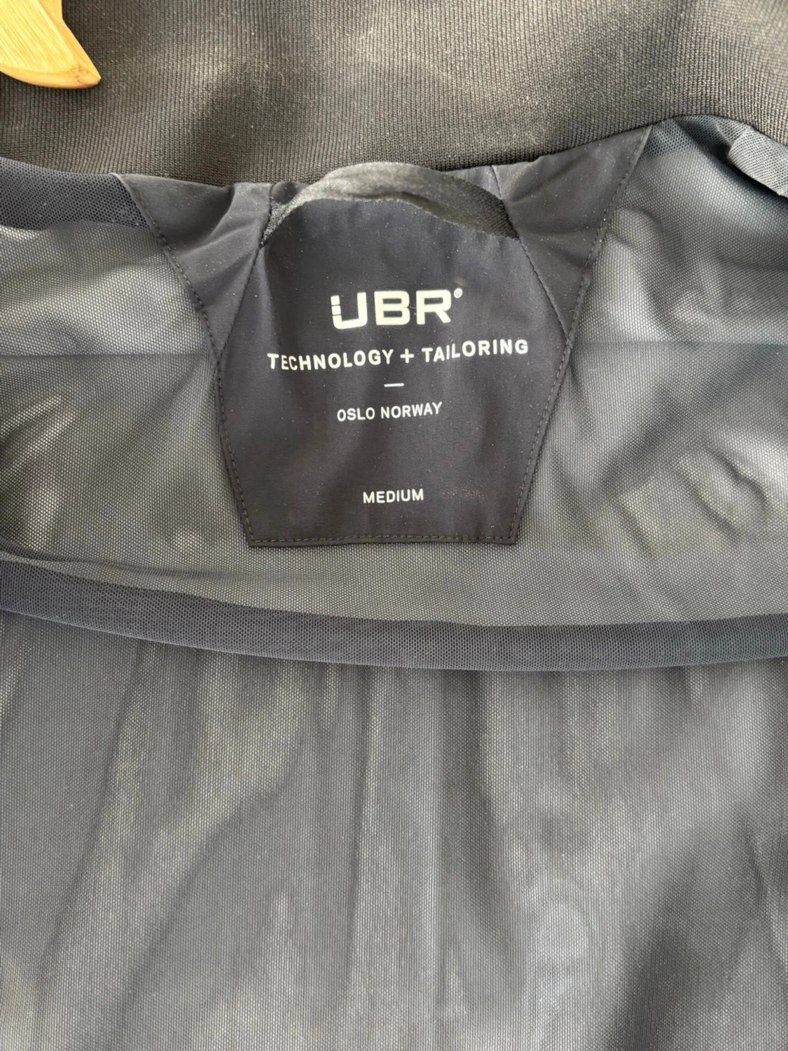 Svart vindjacka med dragkedja - 3