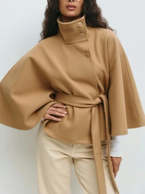 *SLUTSÅLD* trendig Gina kappa 🌟🩷 - Super snygg poncho kappa från Gina tricor. Använd den ty par gånger men som ny annars! Helt slutsåld på hemsidan 🩷 nypris 500 kr