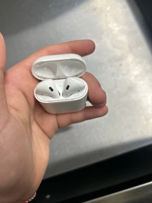 Airpods 1 äkta - Säljer ett par airpods 1 äkta,pris kan diskuteras.