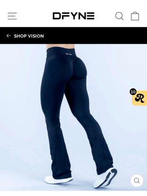 Svarta bootcut träningsbyxor DFYNE - Helt oanvända i storlek XS regular. 