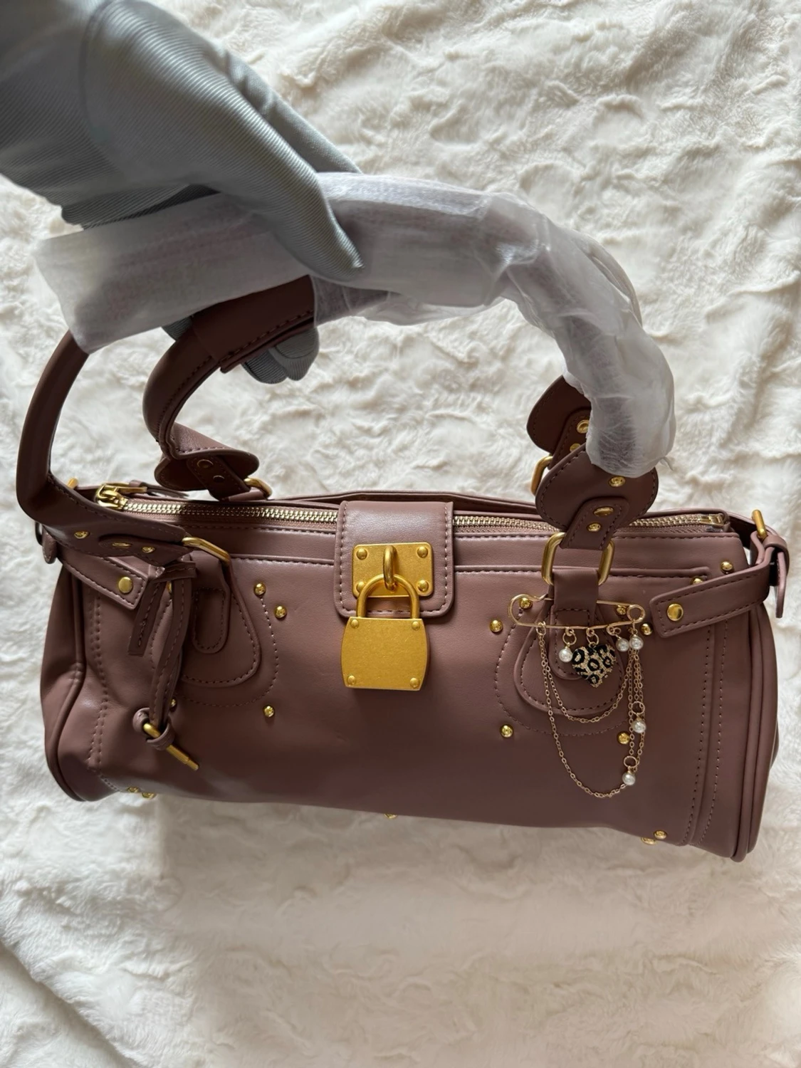 Rosa handväska med gulddetaljer - 1