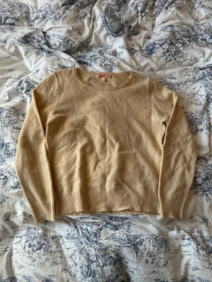 kashmirtröja - knappt använd 