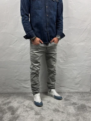 Replay jeans  - Ett par riktigt snygga jeans från Replay i storlek W31 L34 i modellen Anbbas Hyperflex 