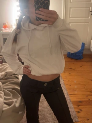 Hoodie - Vit hoodie, helt oanvänd så som ny!💞