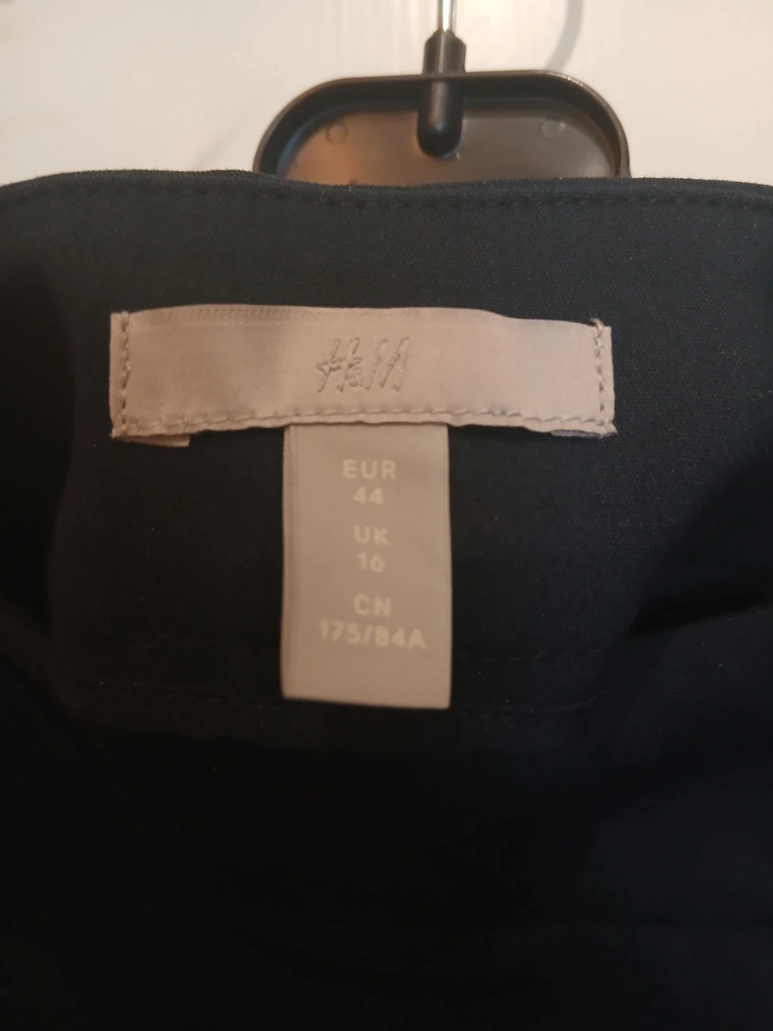 Marinblå shorts  från H&M med knappar - 1