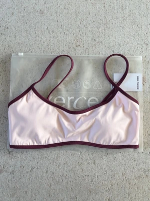 Exercere Luna Bra - Exercere Luna Bra i färgen soft pink. Helt ny och oanvänd. 