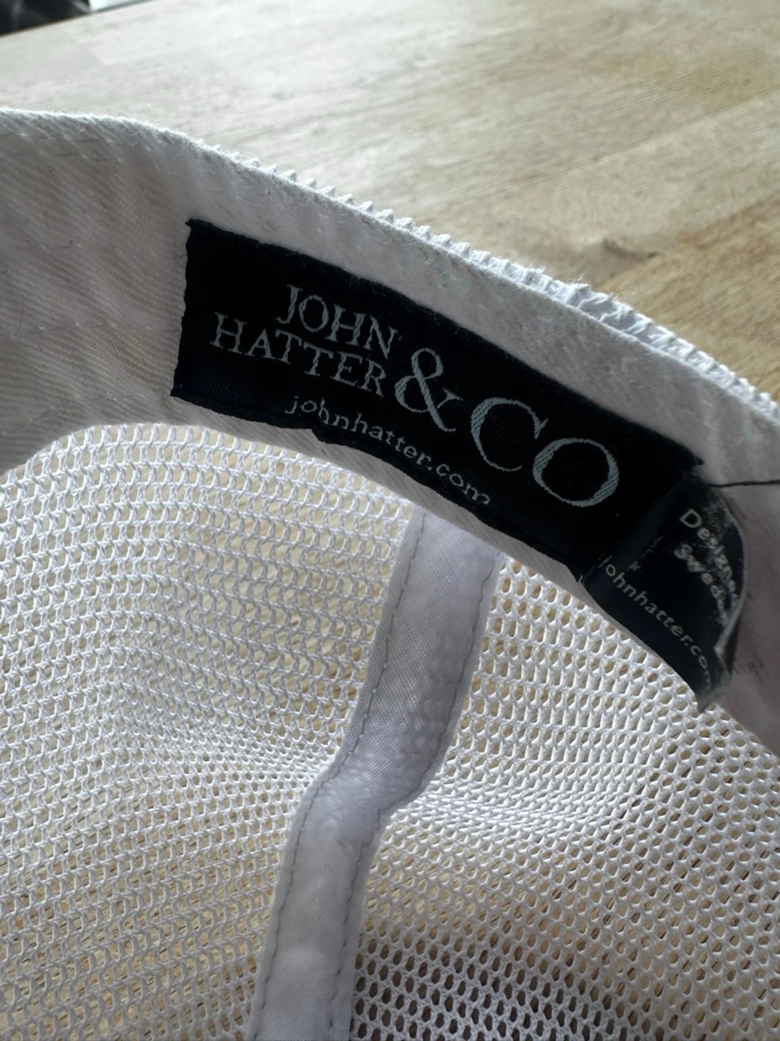 Vit keps från John Hatter  - 2