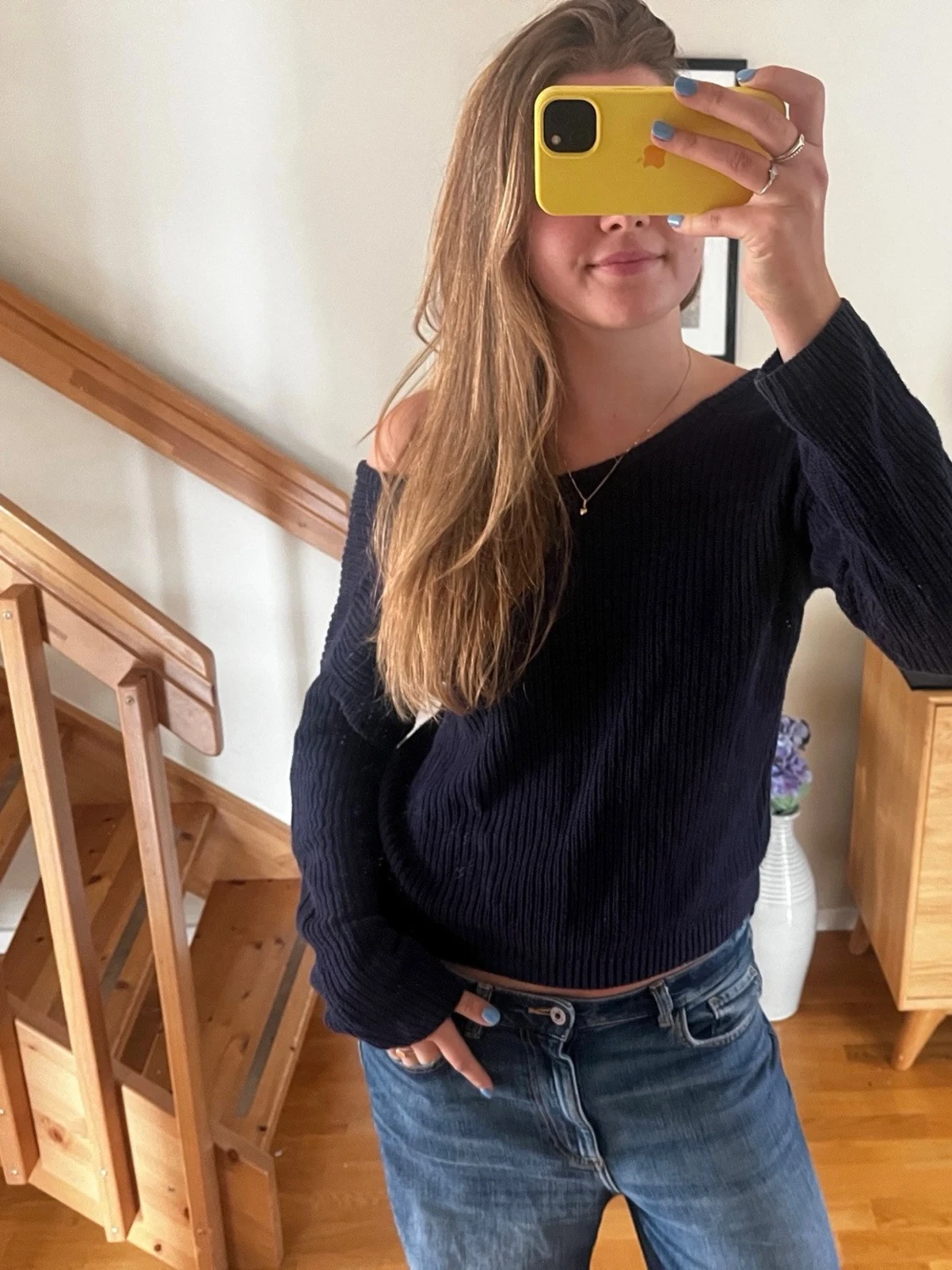Mörk blå off shoulder tröja