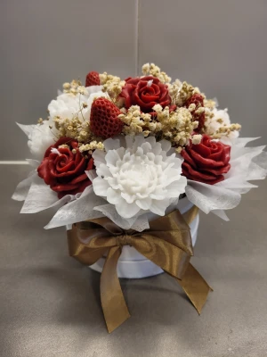 Ljusbukett - En unik ljusbukett som håller länge. Alla blommer är små ljus. Doft av white musk