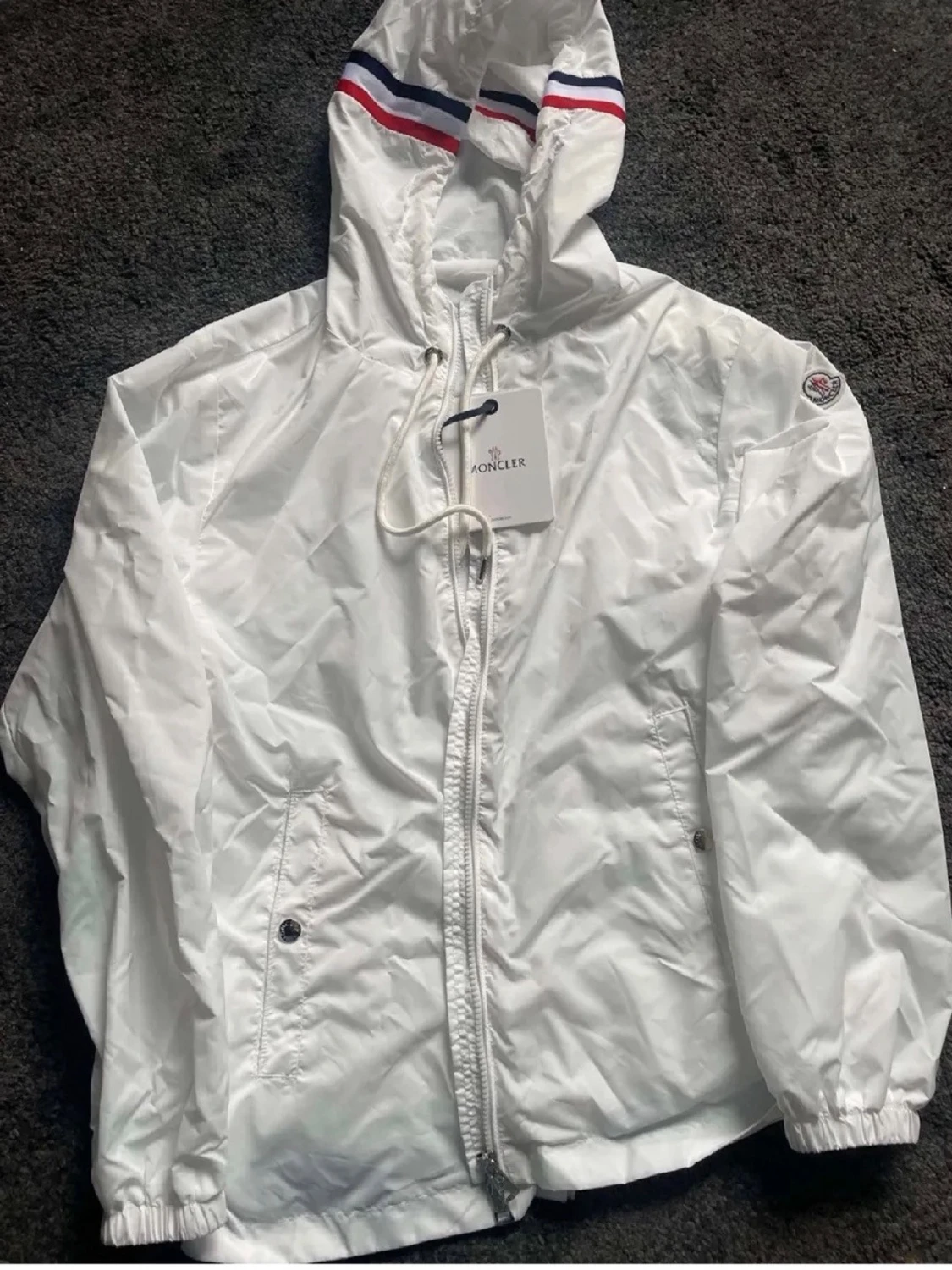 Vit vindjacka från Moncler