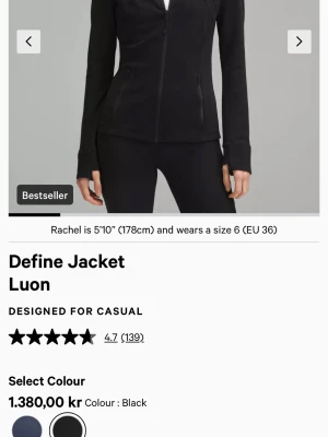 Svart Define Jacket från Lululemon - Snygg svart Define Jacket från Lululemon i figurnära modell. Jackan har dragkedja framtill, hög krage och långa ärmar med tumhål. Tillverkad i mjukt och stretchigt material som passar perfekt till vardags eller träning.