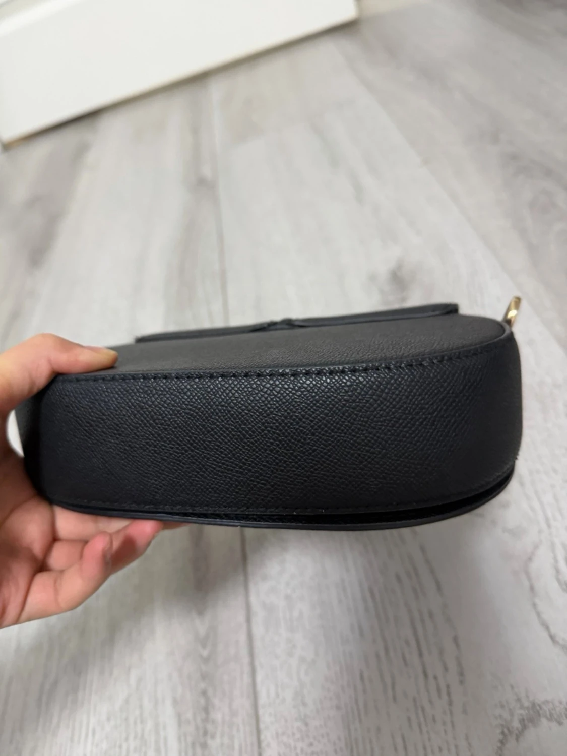 Svart axelväska i konstläder - 2