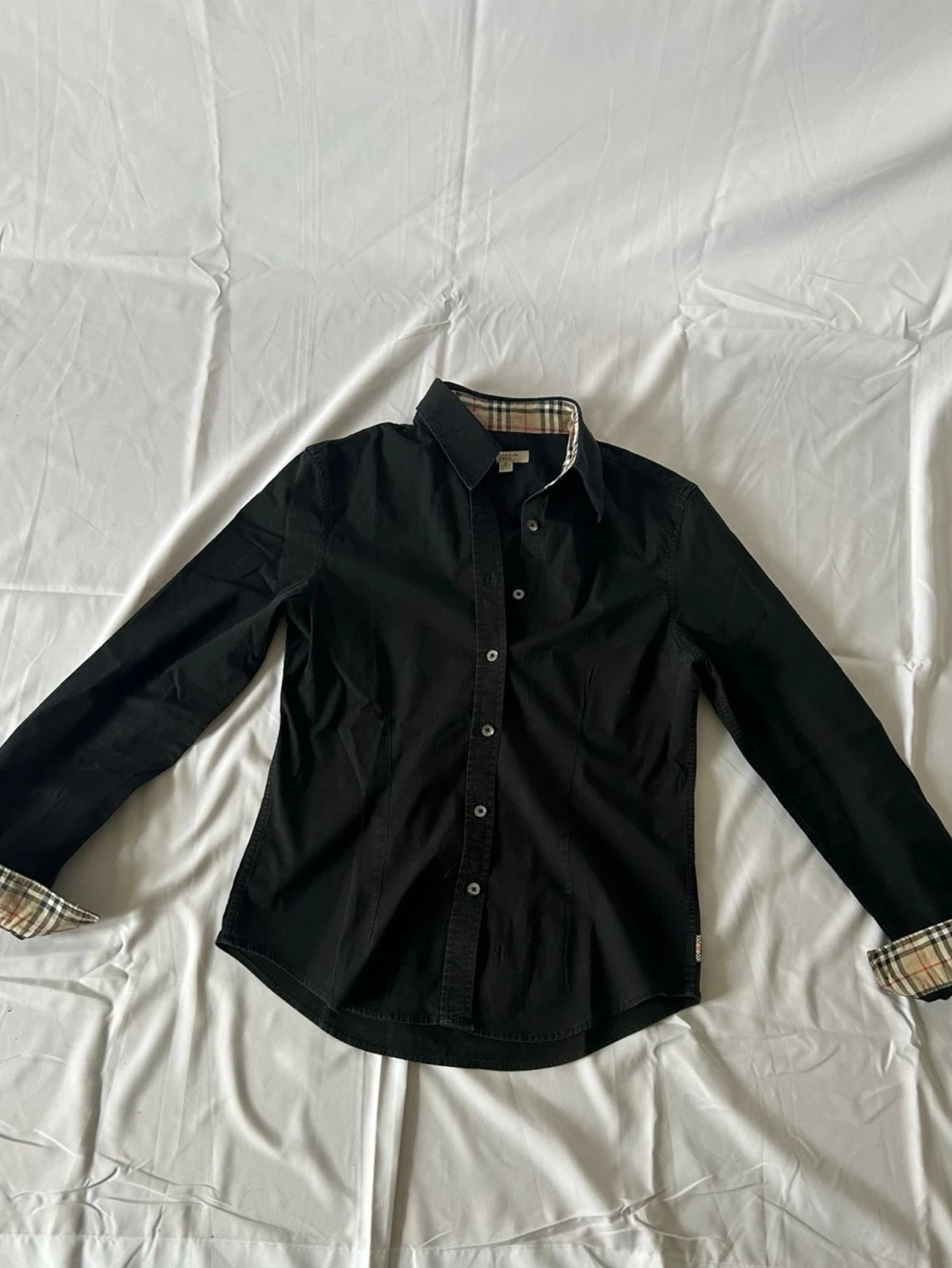 Svart Burberry skjorta med rutig detalj