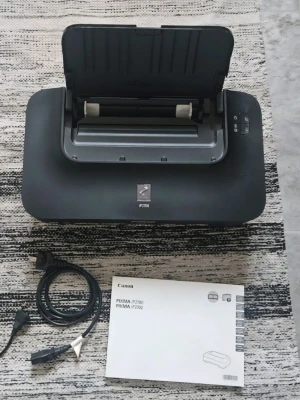 Canon bläckstråleskrivare perfekt till hemmet  - Helt nytt Aldrig använt.  lite skrav märke påverka ingen syns inte  Passar till alla bärbar dator eller stationär dator  Manual följer med  Strömkabel följer med  Fotoskivare eller bläckstråleskrivare.  Lätt att koppla in.  Lätt att använda. Perfekt till hemmet  Perfekt till någon  Ny pris 1200.
