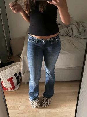 Lågmidjade jeans från Nelly  - Super snygga jeans från Nelly men som tyvärr inte kommer till användning! Dem är lågmidjade och passar perfekt på mig som är 167💕