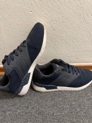 Mörkblå sneakers från Björn Borg -  ONLINE PRIS 999kr MITT PRIS 599kr går att diskuteras vid snabb affär OBS! Använda max 4 gånger 