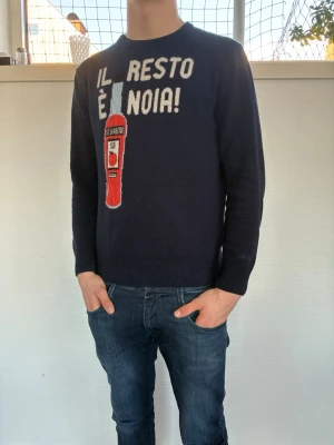 MC2 Saint Barth tröja  - Sällsynt MC2 Saint Barth tröja herr med texten ”IL RESTO EL NOIA! Och den är av materialet Kashmir| Storlek: L| Pris: 1699kr| Skick: 9,8/10| Hör av dig vid minsta lilla fundering eller fråga!|
