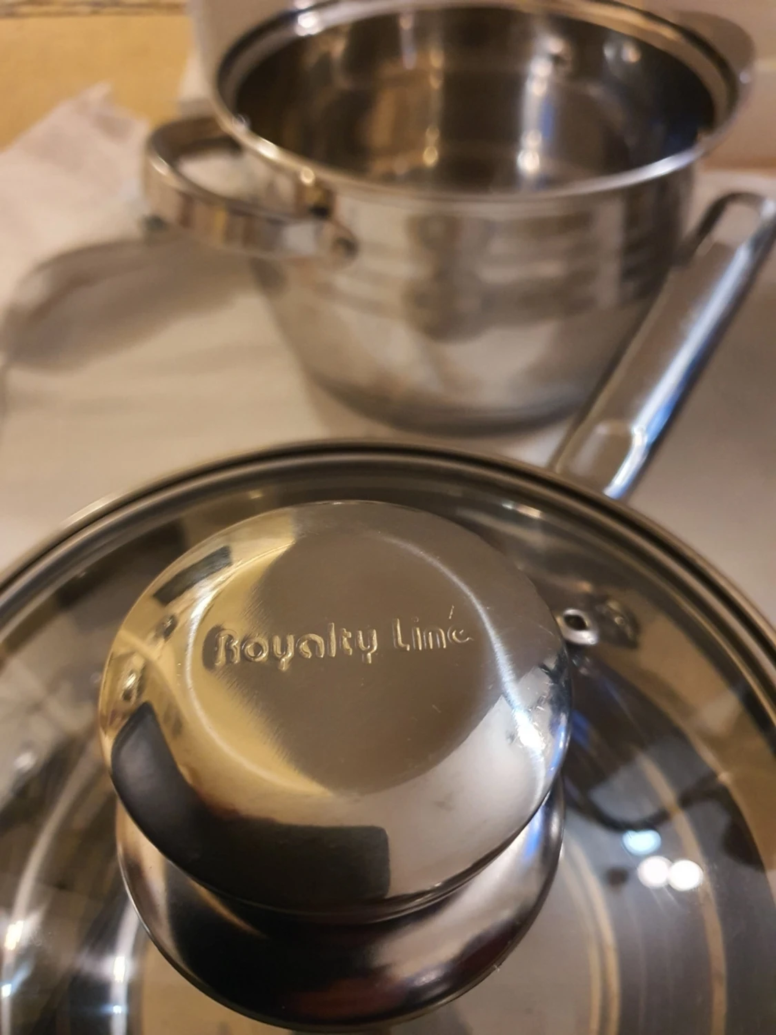 4 grytor med 3 lock - 1