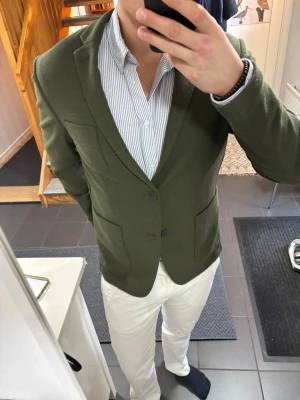 Grön Mjuk Kavaj - Grön Mjuk Kavaj i storlek M, skick 10/10 som ny. Pris 549, fraktas samma dag!