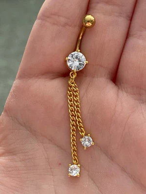 ⚜️NY Oanvänd navelpiercing i 316L Kirurgiskt stål⚜️ - 🔥 ERBJUDANDE: Få 30% rabatt när du köper 2 valfria piercingar! 🔥  Passa på att fynda och uppdatera din smyckessamling 💖 Skicka ett meddelande vid intresse eller frågor!