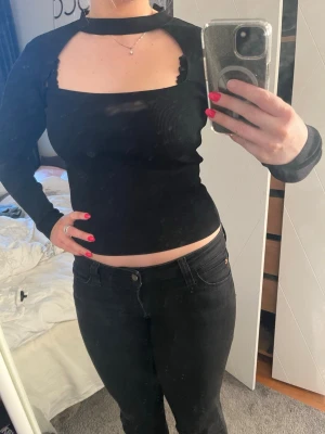 Zara topp - Svart Zara topp, säljer pga kommer inte till användning!