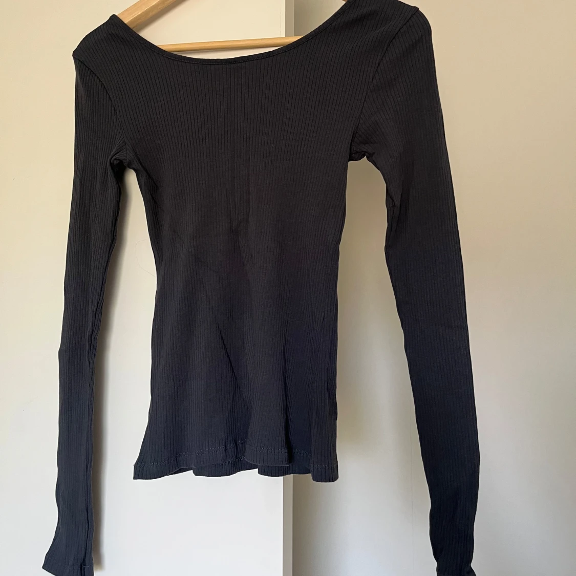 Grå ribbad topp - 1
