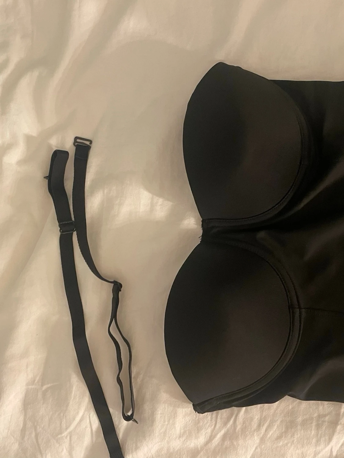 Svart body med bygel och justerbara band - 2