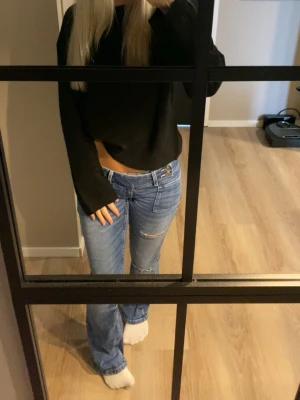 Gina jeans  - OBS!! har hål ett  i skrevet där av priset. Annars inga skador 💕💕hyfsat lätt att bara sy ihop!  