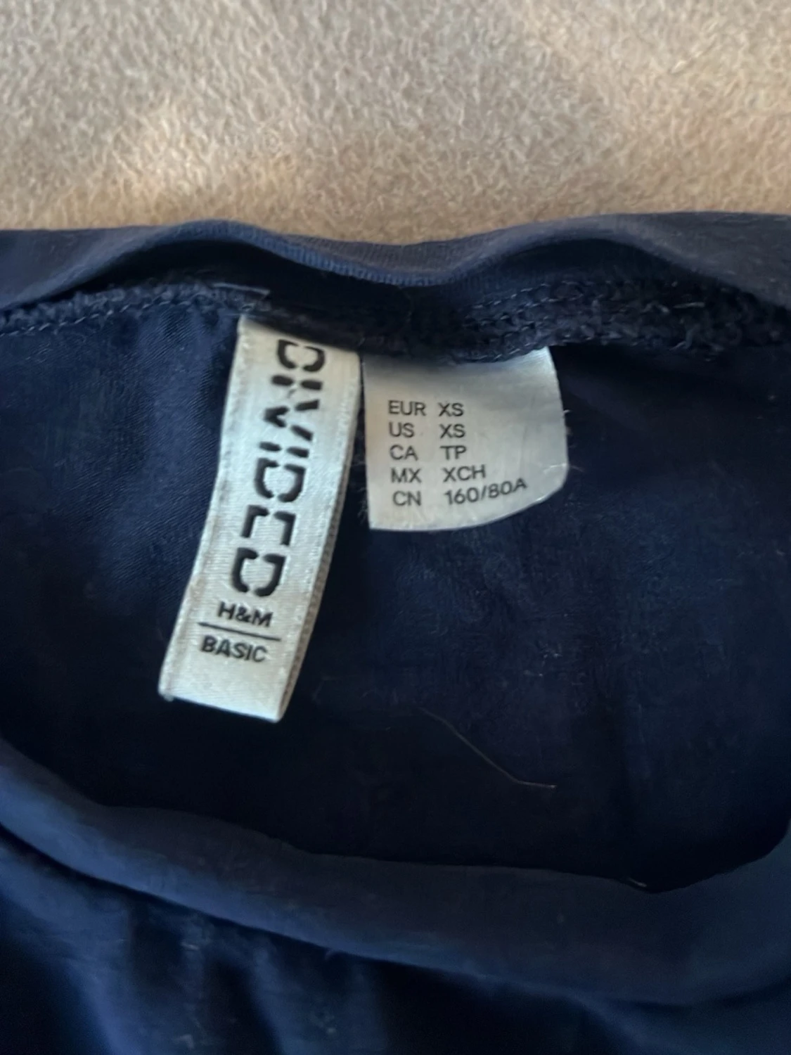 Mörkblå croppad basic t-shirt från H&M Divided - 1