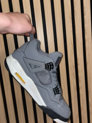 Grey Air Jordan 4 Retro  - Pris kan diskuteras 📍😁 skor tvättas inann dom skickas 🧽🫧📍