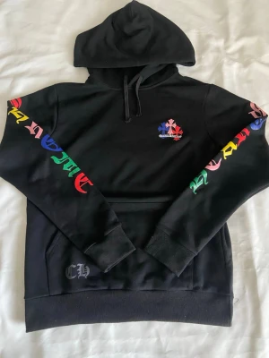 Chrome hoodie Size S - Säljer en riktigt snygg hoodie nästan aldrig använd I size S!😃