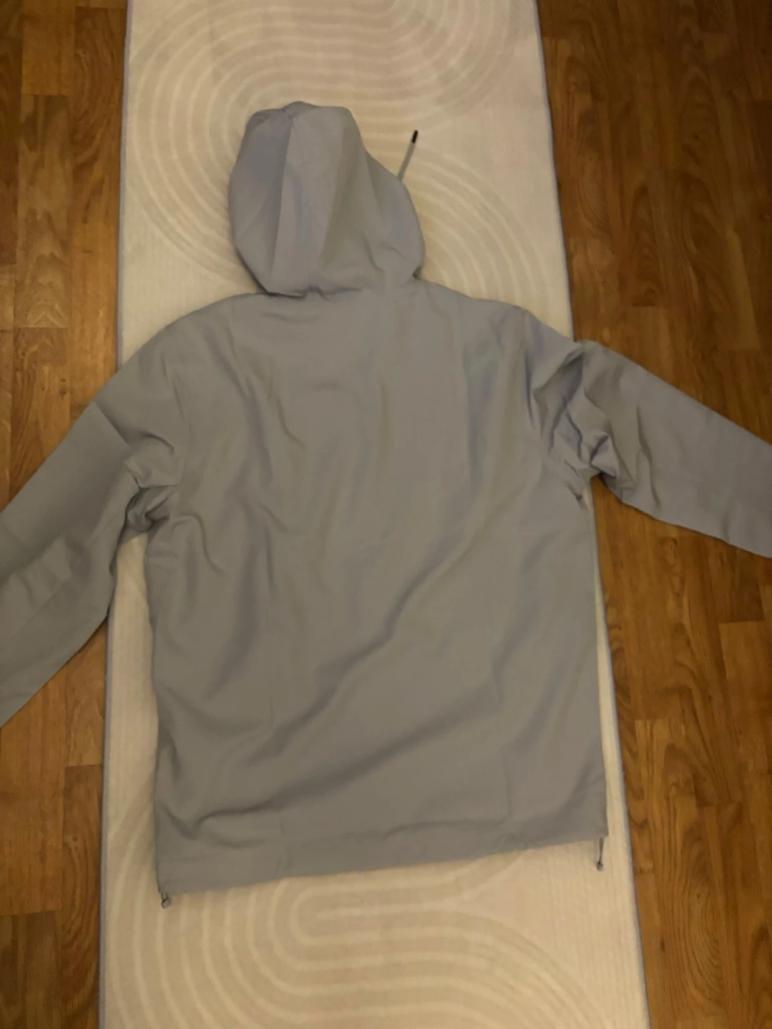 Ljusgrå vindjacka från Under Armour - 2