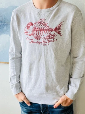 Ralph Lauren tröja - Riktigt snygg Ralph lauren tröja! Modellen på bilden är 190 och väger 85. Vid köp av fler erbjuder jag alltid rabatt😊
