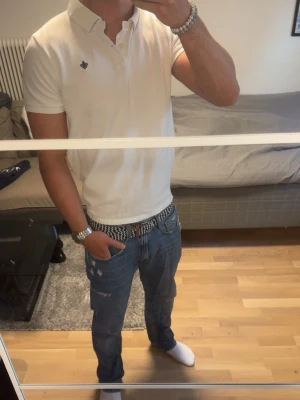Morris Piké Vit - Säljer en fräsch Morris piké i bra skick som är perfekt nu till sommaren☀️⛱️                      Storleken är L men sitter mer som en M📏          Skriv vid minsta fundering!💭                             Pris kan diskuteras vid en snabb affär🍾💫