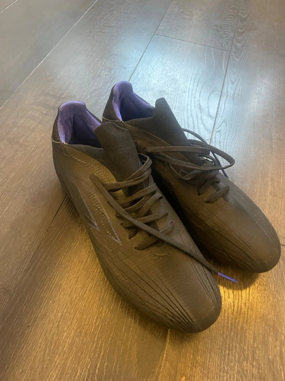 Svarta fotbollsskor adidas pro