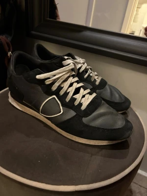 Philippe model skor - Skorna är i ett bra skick, skorna är såklart äkta och kartong tillkommer 