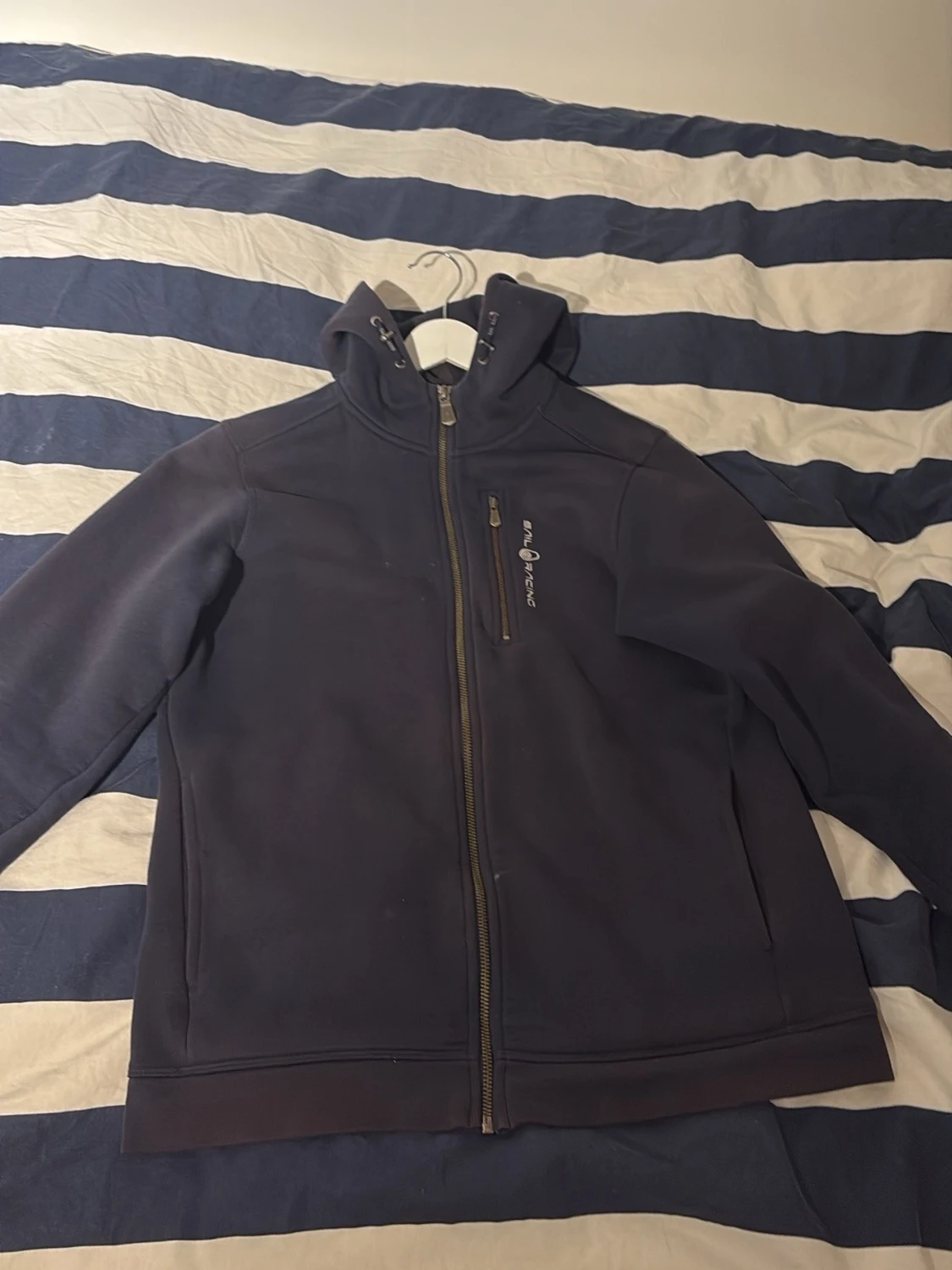 Mörkblå hoodie från Peak Performance