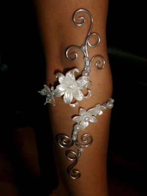 Armcuff  - Finns både i silver och guld💞 Lättböjd material som är enkel att justera. Vid osäkerhet, skriv gärna din till mig din omkrets på armen🥰 Jag gör även customs! 