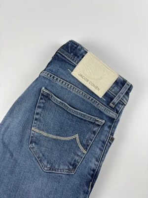 Jacob Cohën 688 jeans - | Säljer ett par Jacob Cohën 688 jeans i riktigt bra använt skick | Storlek: 30 | Hör av dig vid frågor eller funderingar 