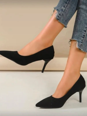 Klackar - Hej! Säljer dessa klackar, endast använd 1 gång tidigare, stor för mig därav säljer. Nypris 200. ☺️