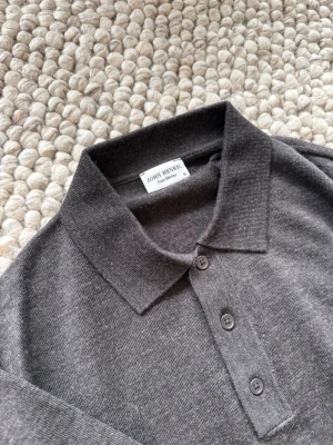 John Henric merinoull tröja - Hej säljer nu min John Henric tröja eftersom den inte kommer till användning. Storlek S och jätteskön och helt ny. Inga nopprig eller ngt! 📩