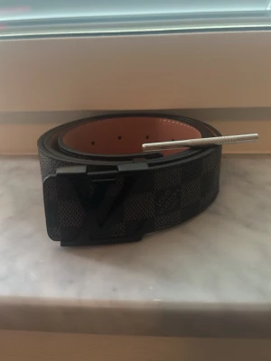 L.V bälte  - Skickar inom 24 timmar 110cm 