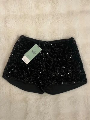 Svarta glittriga shorts - Helt nya🥰
