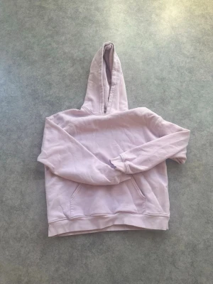 Rosa hoodie  - Använd några gånger men i väldigt bra skick  💕