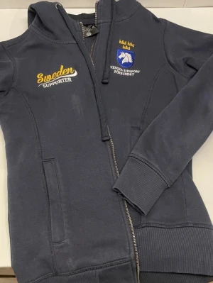 Söker! - Söker denna hoodie i xs eller om den finns i xxs!